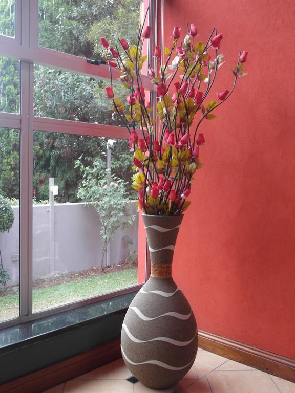 Red Square Home Pretoria-Noord エクステリア 写真
