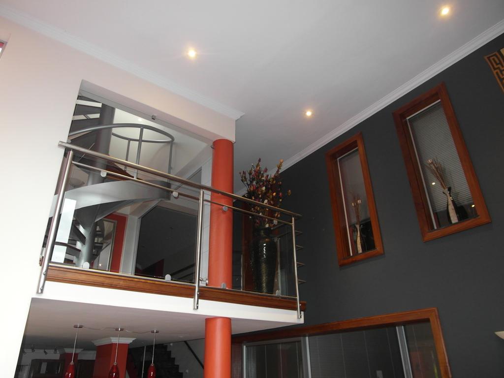 Red Square Home Pretoria-Noord エクステリア 写真