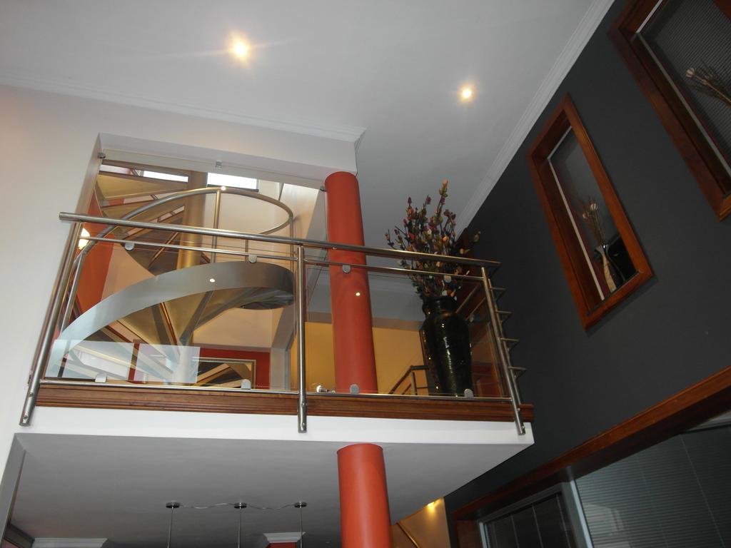 Red Square Home Pretoria-Noord エクステリア 写真