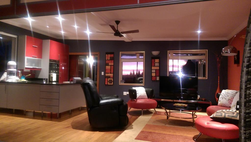 Red Square Home Pretoria-Noord エクステリア 写真
