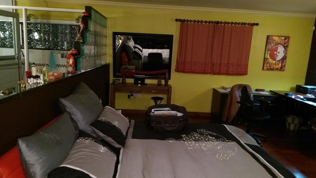 Red Square Home Pretoria-Noord エクステリア 写真