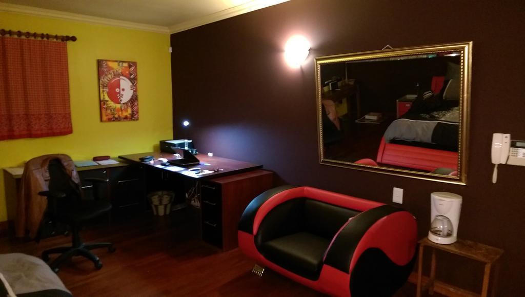 Red Square Home Pretoria-Noord エクステリア 写真