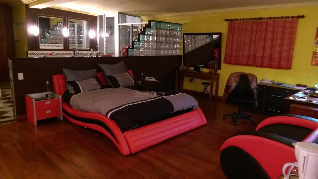 Red Square Home Pretoria-Noord エクステリア 写真
